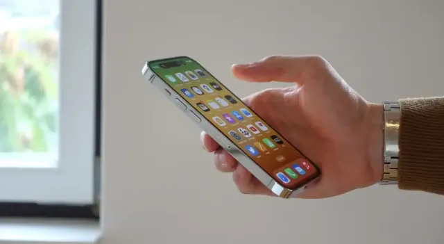 Trump expands Apple tariff threat to all smartphones